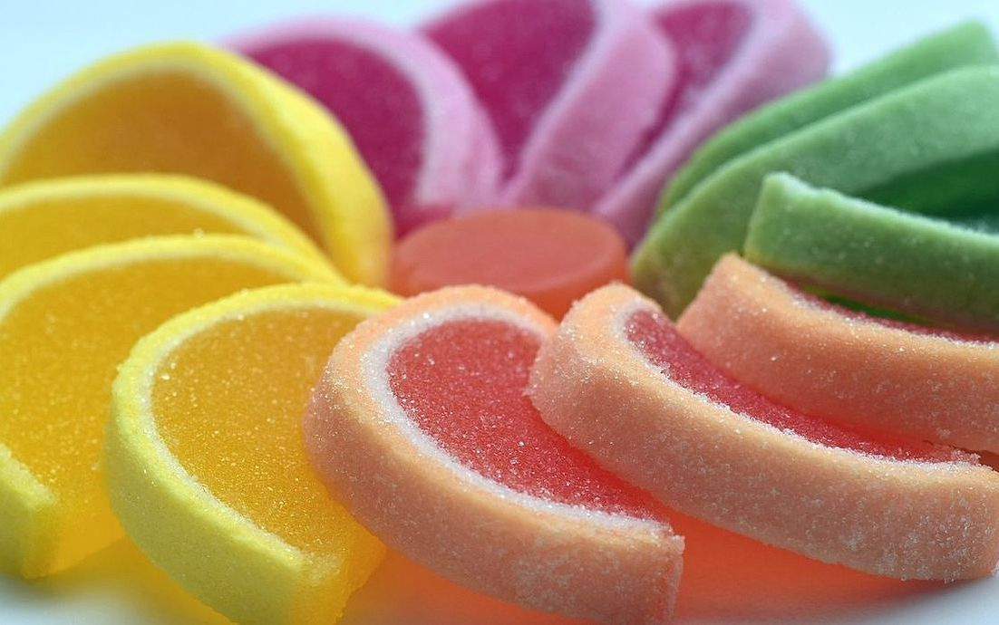 Dulces personalizados en presentación premium con decoración artesanal